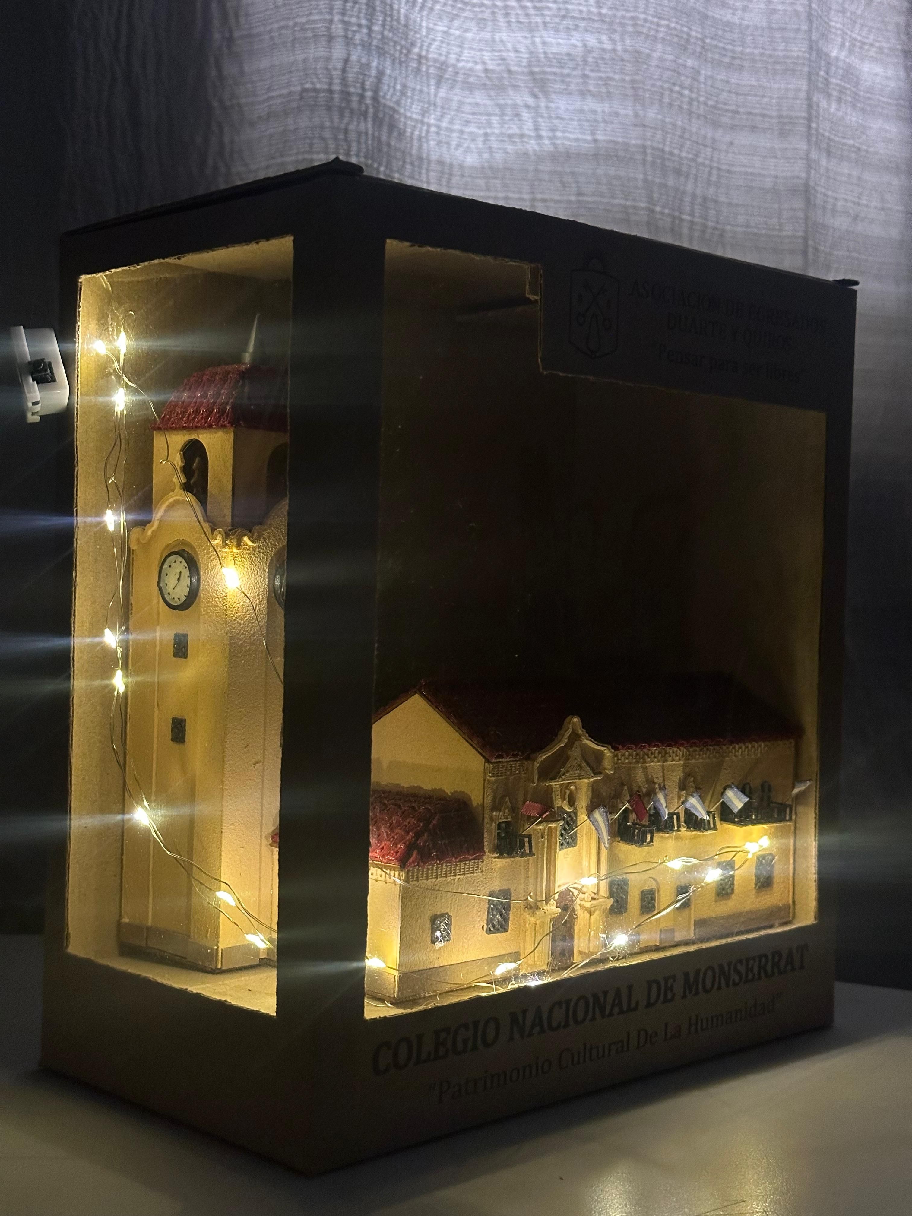Maqueta del Colegio — de noche
